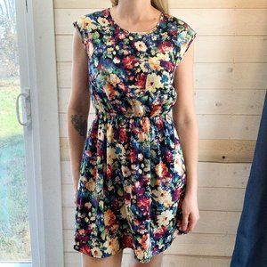 EUC Soprano | Small | Floral | Front Pocket Dress